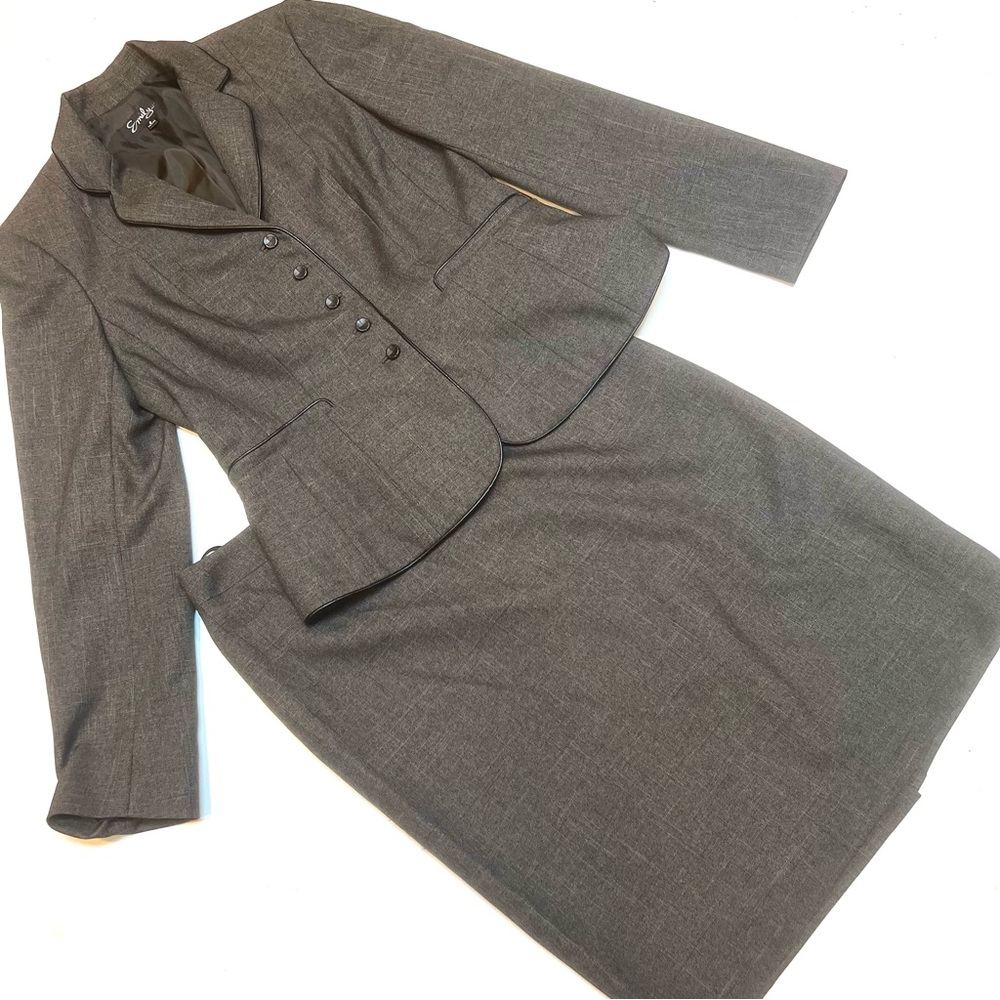 Elegant Gray Women's Skirt Set